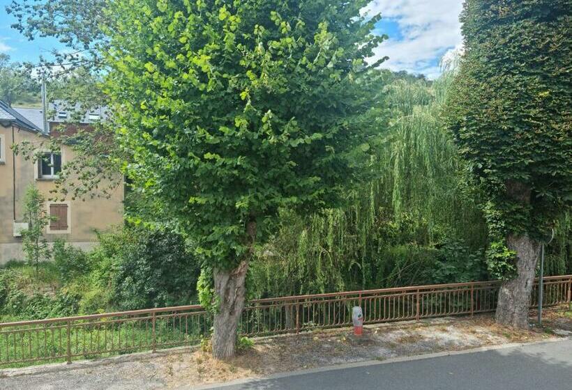 اتاق استاندارد سه نفره, Au Pont De La Ginéze