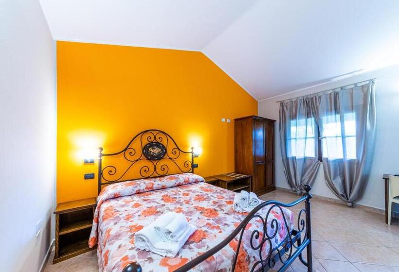 اتاق استاندارد با چشم‌انداز باغ, Agriturismo Is Cortillaris