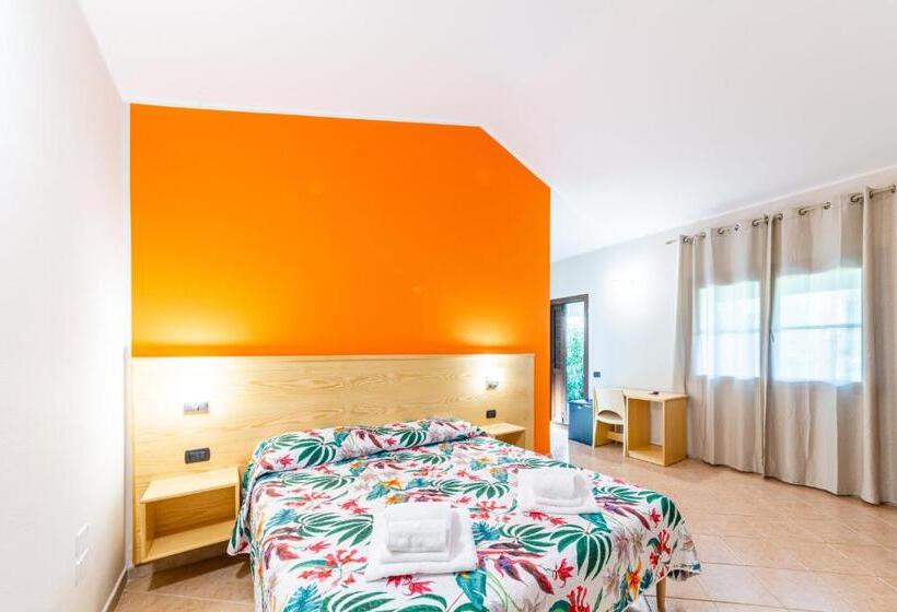 اتاق استاندارد با چشم‌انداز باغ, Agriturismo Is Cortillaris