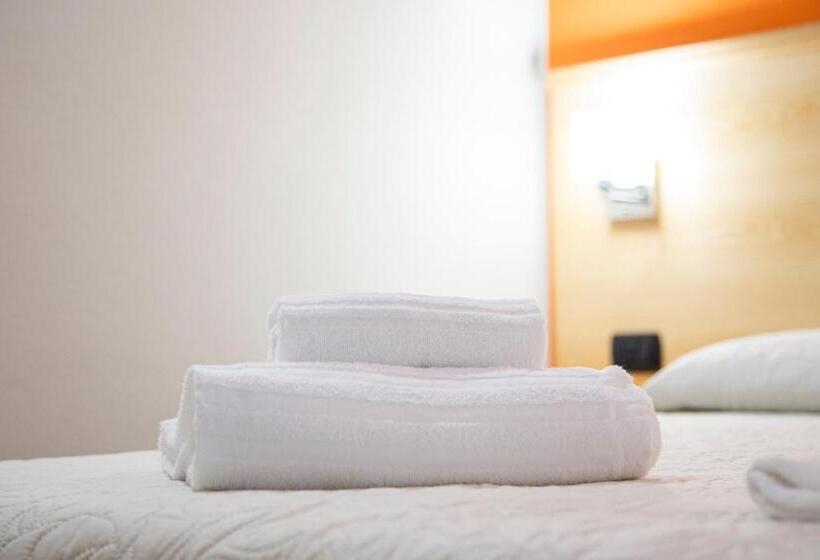 اتاق استاندارد چهارنفره با چشم‌انداز باغ, Agriturismo Is Cortillaris