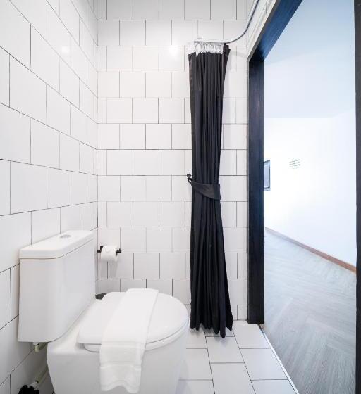 اتاق لوکس سه تخته, Blu Monkey Hub & Hotel Ranong