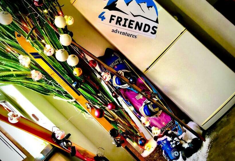 اتاق اکونومی, 4 Friends Adventurers