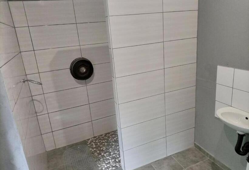 اتاق استاندارد چهار تخته, Nqabanqaba