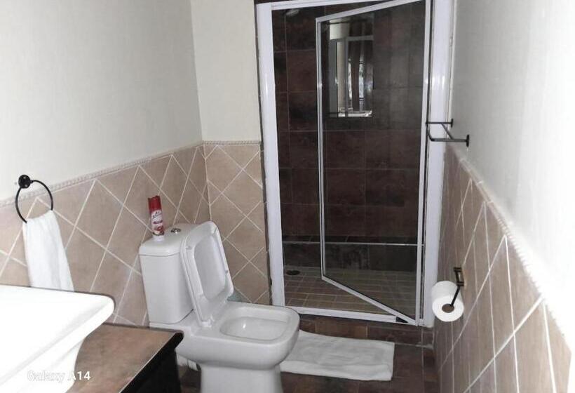 اتاق استاندارد, Nqabanqaba