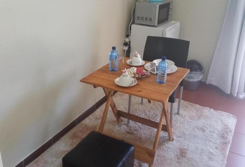 استودیوی استاندارد, Nqabanqaba