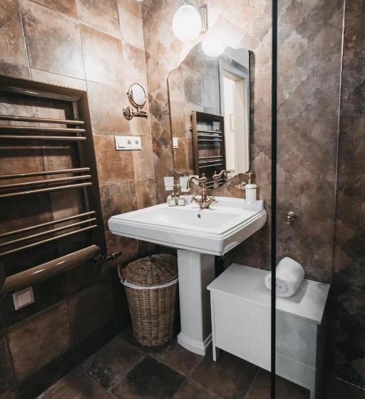 اتاق سوپریور, Room42   Suites & Apartments