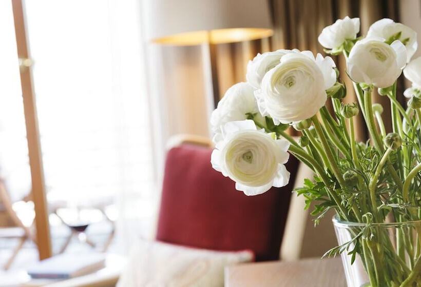 اتاق لوکس با چشم‌انداز دریاچه, Althoff Seehotel überfahrt