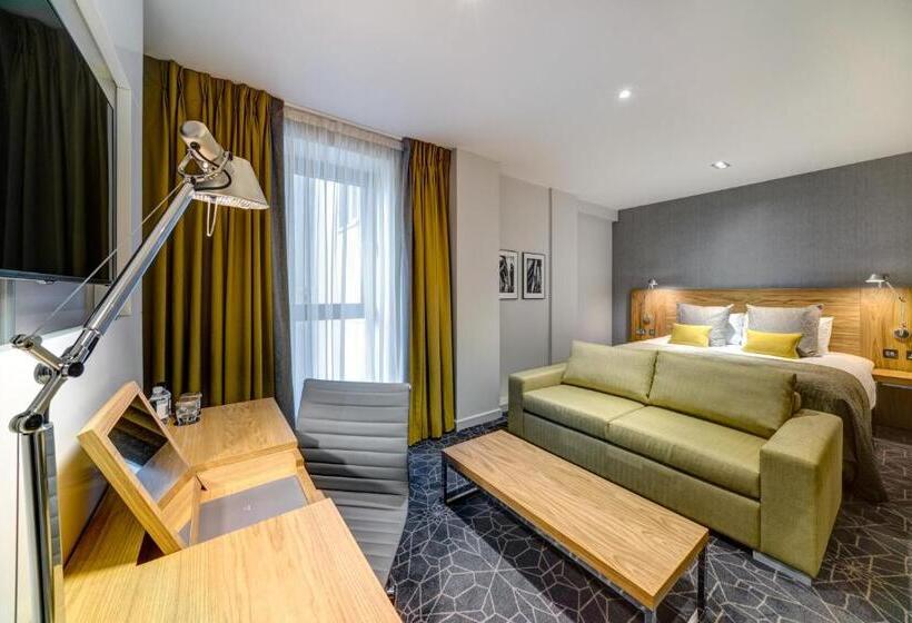 Chambre Familiale, Apex City Of Glasgow