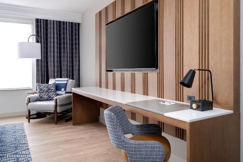 اتاق لوکس با تخت بزرگ, Austin Marriott South