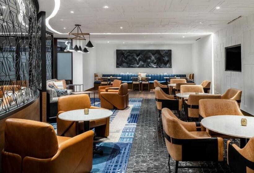 اتاق سوپریور با تخت بزرگ, Austin Marriott South