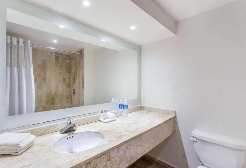 اتاق استاندارد چهار تخته, Baymont Inn And Suites Lazaro Cardenas