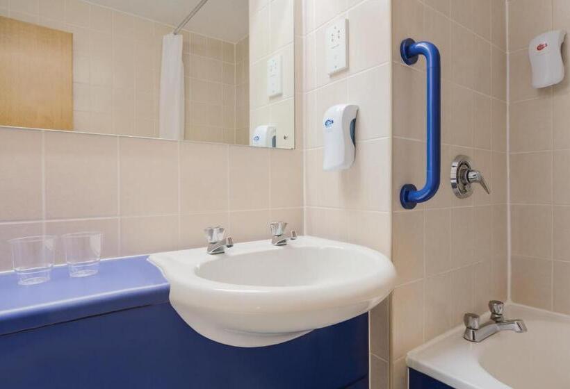 اتاق استاندارد برای معلولان, Days Inn Magor
