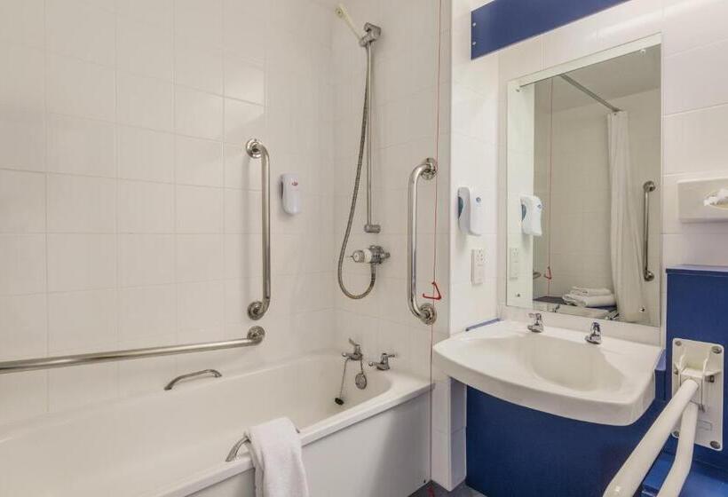 اتاق استاندارد برای معلولان, Days Inn Magor