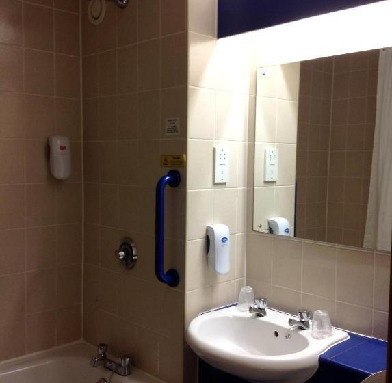 اتاق استاندارد, Days Inn Magor
