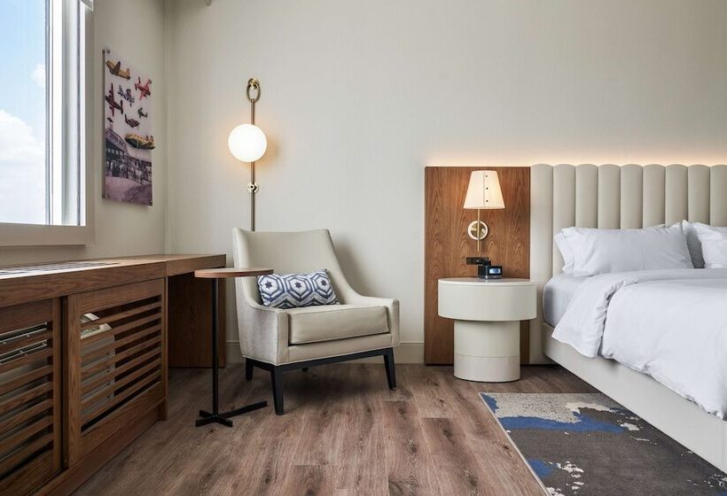 Standard Room Adapted for people with reduced mobility, Doubletree By Hilton Dallas Love Field