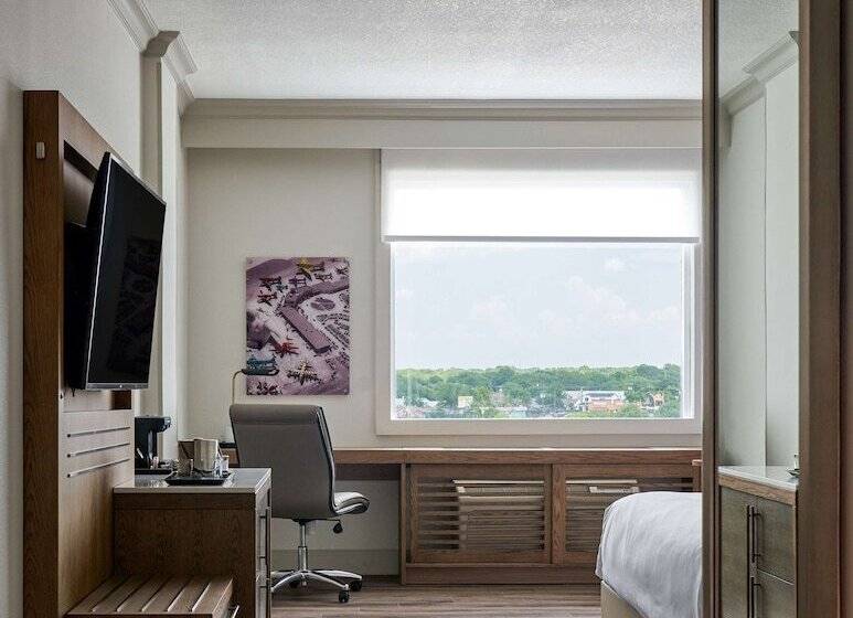 Standard Room Adapted for people with reduced mobility, Doubletree By Hilton Dallas Love Field