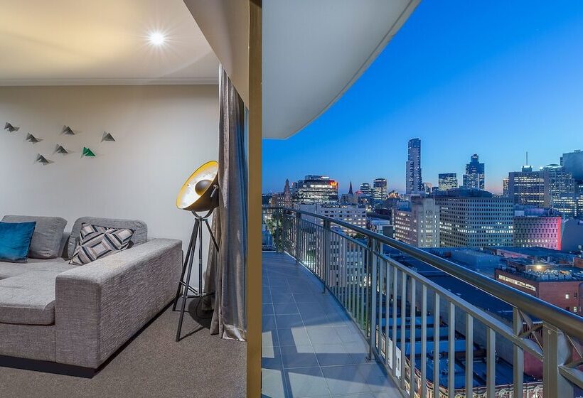 2 Bedroom Premium Apartment, Mantra On Russell