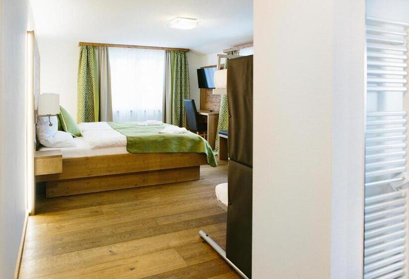 Deluxe Room, & Restaurant Zum Schwarzen Bären