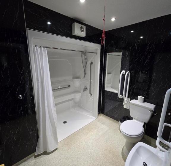 سوئیت برای معلولان, Staindrop Lodge ,sheffield, Trademark Collection By Wyndham