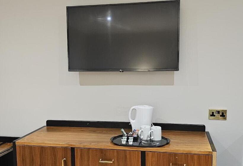 سوئیت با تخت بزرگ, Staindrop Lodge ,sheffield, Trademark Collection By Wyndham