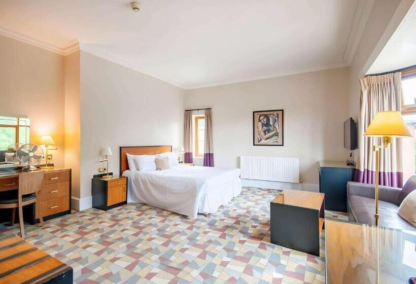 سوئیت با تخت بزرگ, Staindrop Lodge ,sheffield, Trademark Collection By Wyndham