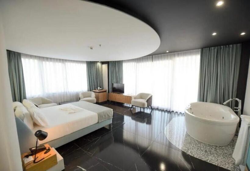 Deluxe Suite Sea View, Amara Hotel & Spa