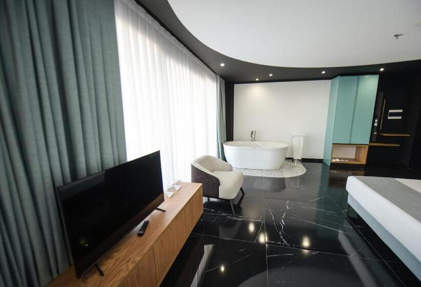Deluxe Suite Sea View, Amara Hotel & Spa