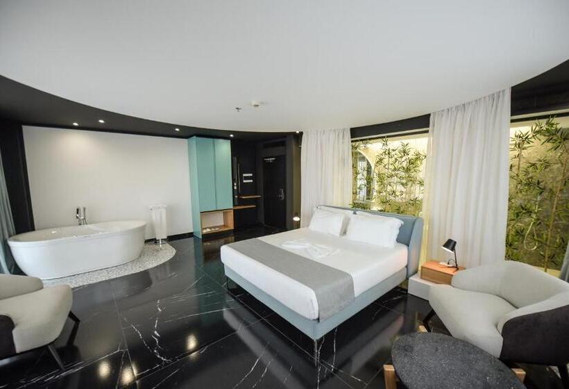 Deluxe Suite Sea View, Amara Hotel & Spa