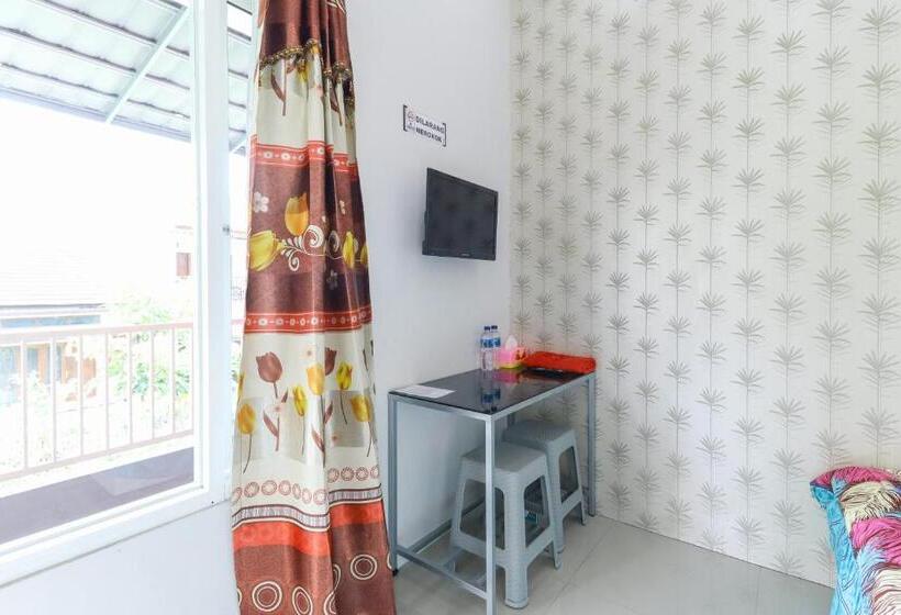 اتاق لوکس, Griya Mulya Near Alun Alun Batu Mitra Reddoorz
