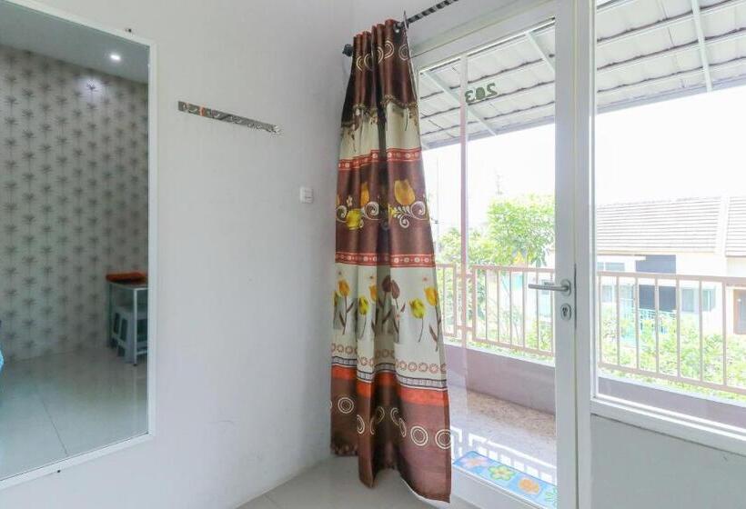 اتاق لوکس, Griya Mulya Near Alun Alun Batu Mitra Reddoorz