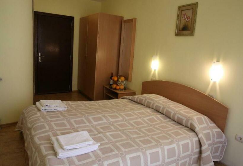 اتاق استاندارد با تراس, Family Hotel Papi