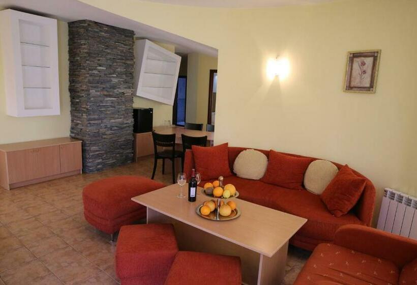 آپارتمان لوکس 1 خوابه, Family Hotel Papi