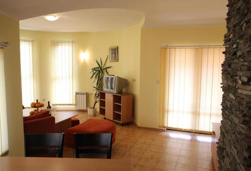 آپارتمان لوکس 1 خوابه, Family Hotel Papi