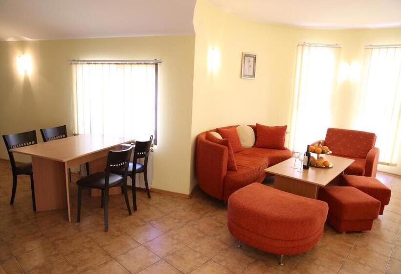 آپارتمان لوکس 1 خوابه, Family Hotel Papi