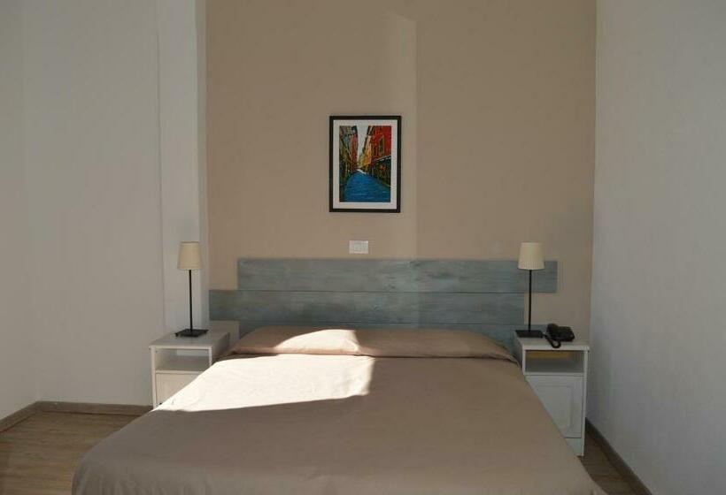 Standard Triple Room with Terrace, La Tavernetta