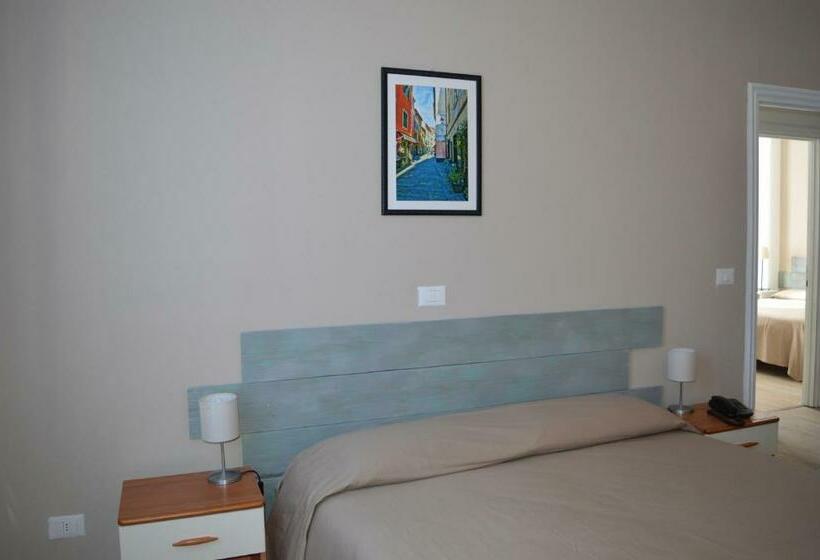 Standard Triple Room with Terrace, La Tavernetta