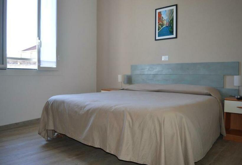Standard Triple Room with Terrace, La Tavernetta