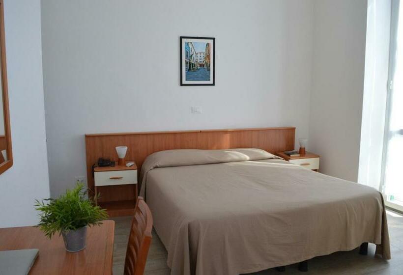 Standard Triple Room with Terrace, La Tavernetta