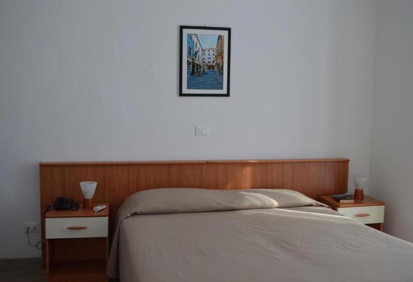 Standard Triple Room with Terrace, La Tavernetta