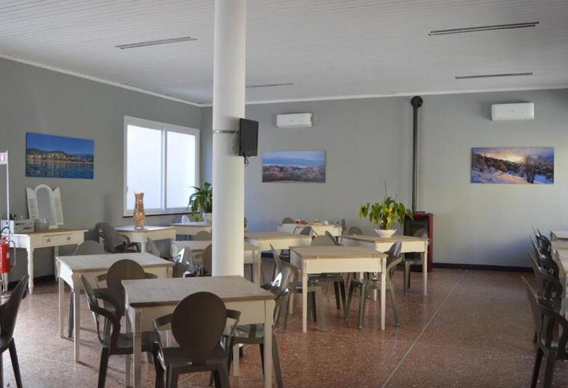 Standard Triple Room with Terrace, La Tavernetta