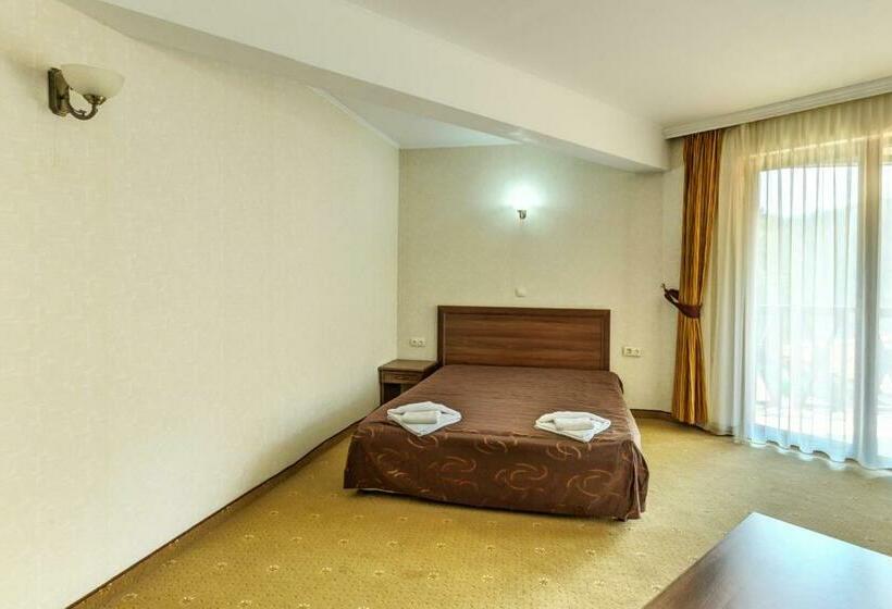 سوئیت با بالکن, хотел магнолия, Hotel Magnoliya
