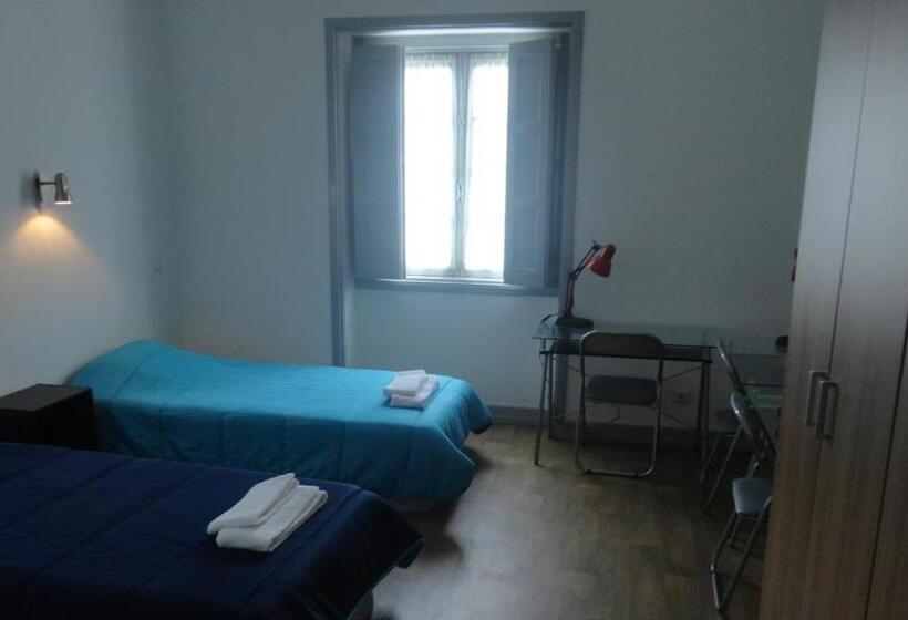 Bed in Shared Room with Shared Bathroom, Be Coimbra Hostels