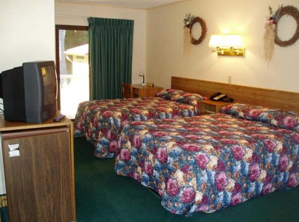 اتاق استاندارد با 2 تخت دوبل, Tall Pines Motel