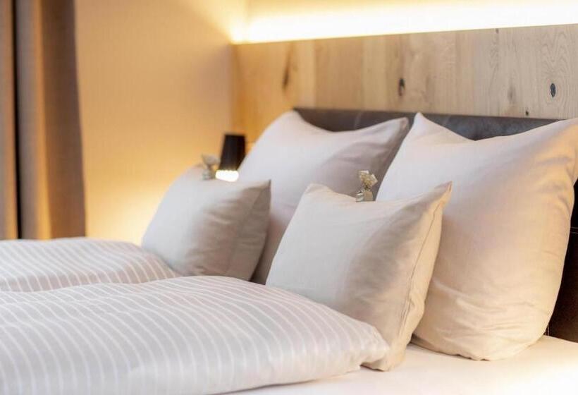 استودیوی استاندارد, Akzent Hotel Laupheimer Hof