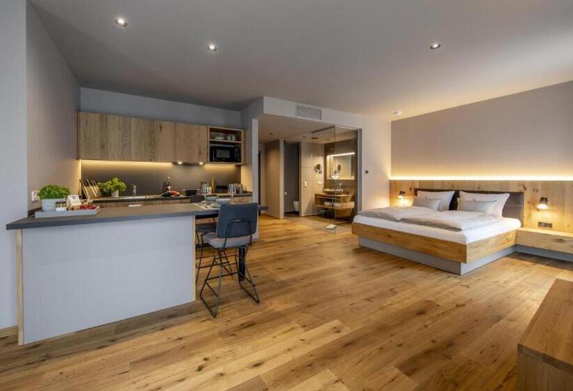 استودیوی استاندارد, Akzent Hotel Laupheimer Hof