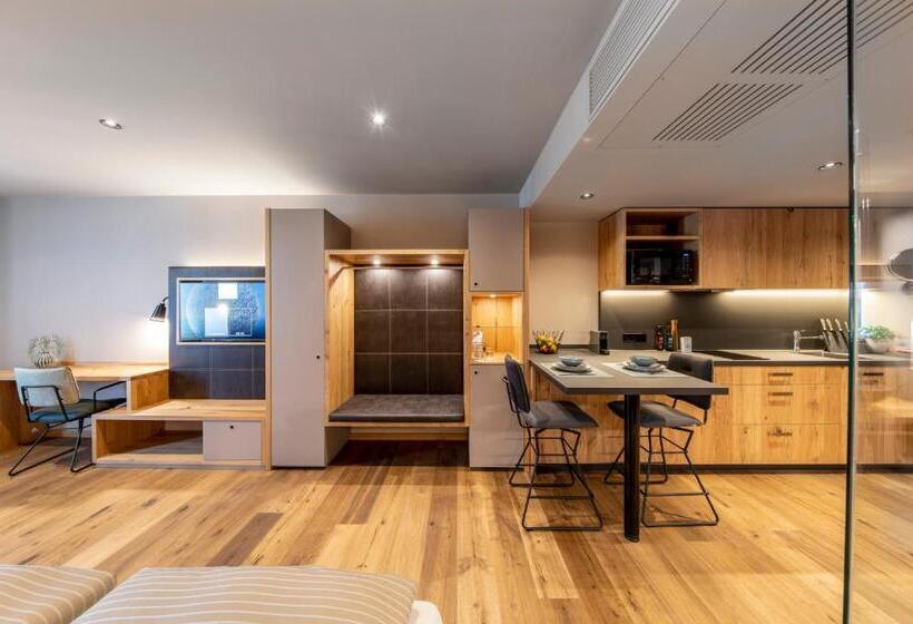 استودیوی استاندارد, Akzent Hotel Laupheimer Hof