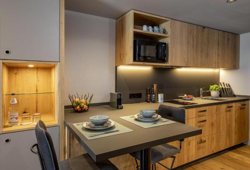 استودیوی استاندارد, Akzent Hotel Laupheimer Hof