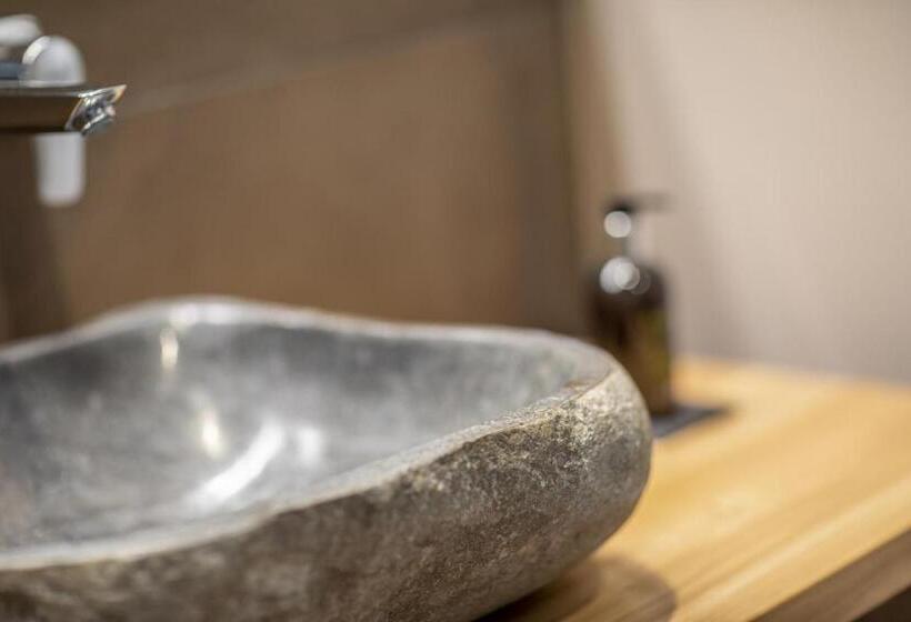 استودیوی استاندارد, Akzent Hotel Laupheimer Hof
