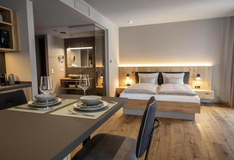 استودیوی استاندارد, Akzent Hotel Laupheimer Hof