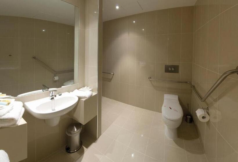 Superior Room Adapted for people with reduced mobility, Atlantis  Melbourne